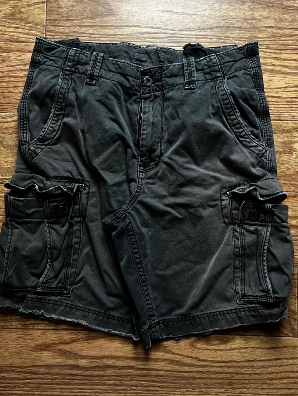 vintage grunge dark gray baggy cargo shorts skater gorpcore y2k casual summer